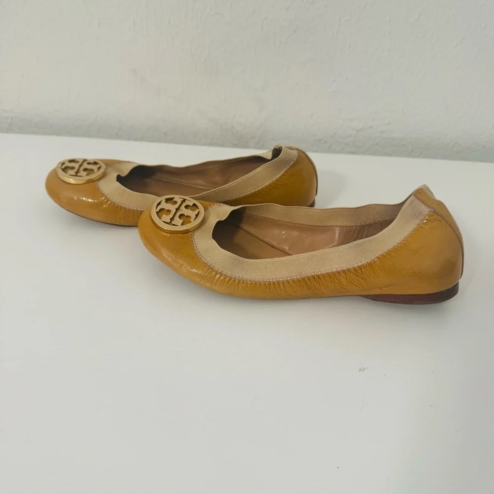 Tory Burch Caroline Size 6M Beige Elastic and Leather Ballet Flats